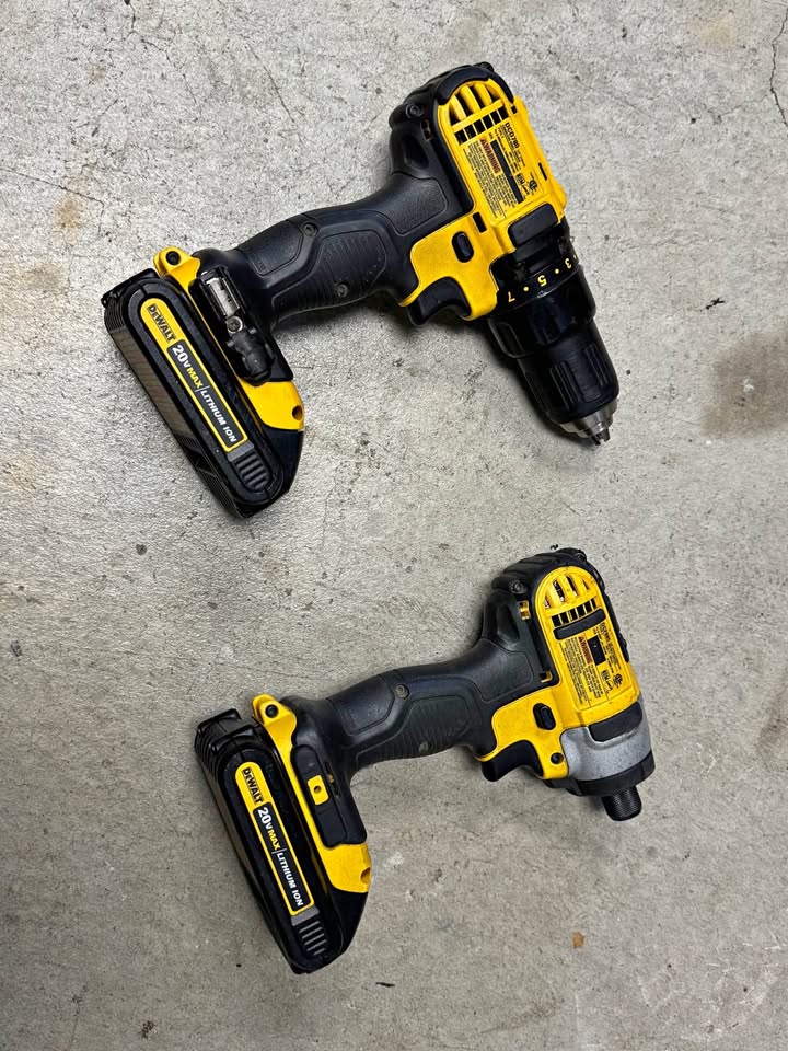 DeWalt 20V Cordless Drill Set